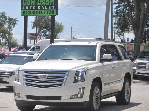 Used 2015 Cadillac Escalade Platinum RWD image 13