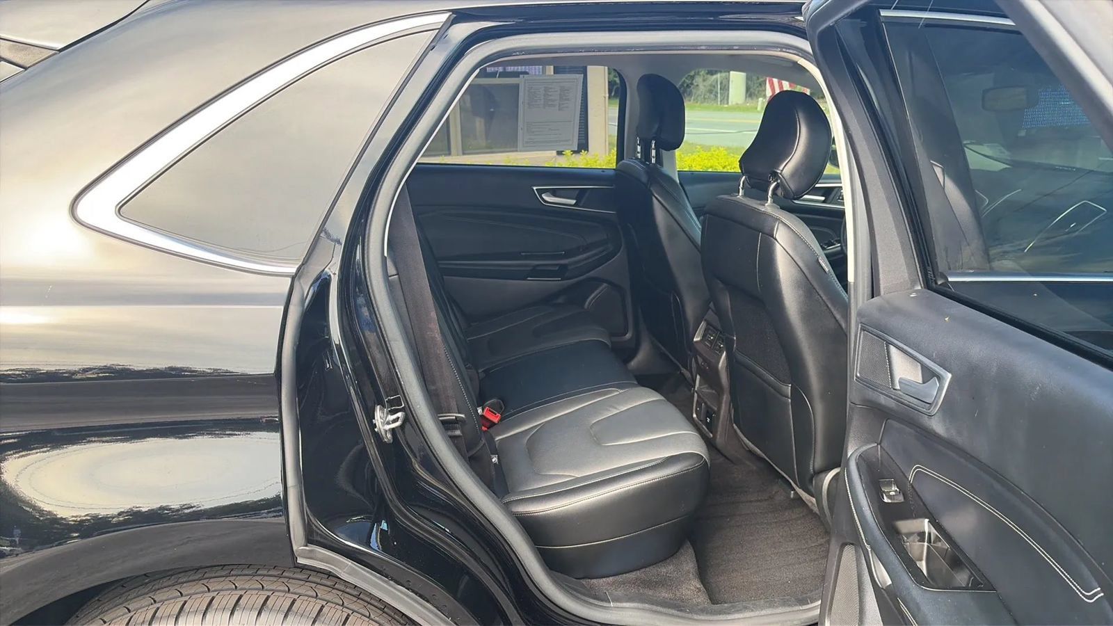 Used 2018 Ford Edge Titanium w/ Equipment Group 301A FWD image 18
