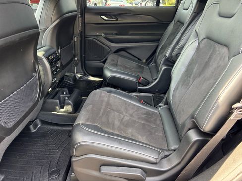 Used 2023 Jeep Grand Cherokee L Laredo image 8