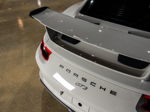 Used 2018 Porsche 911 GT3 RWD image 14