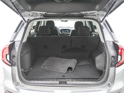 Used 2024 GMC Terrain SLE FWD image 16