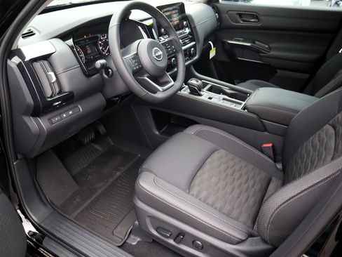 New 2025 Nissan Pathfinder SV w/ Black Appearance Package image 14