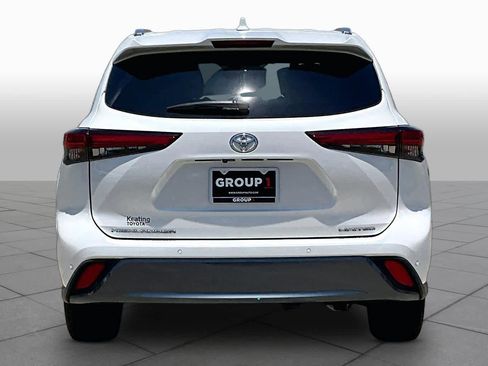 Used 2021 Toyota Highlander Limited FWD image 5