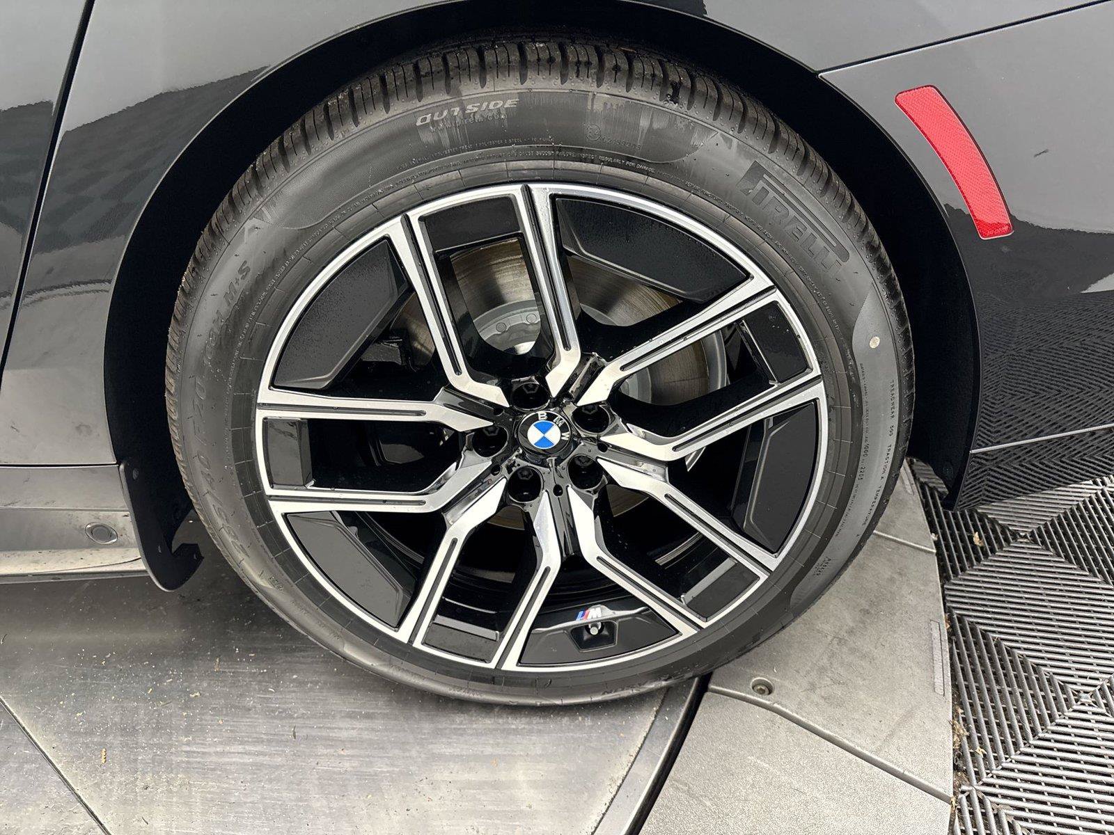 New 2026 BMW i7 xDrive60 w/ Executive Package AWD/4WD image 15