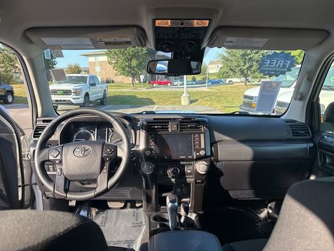 Used 2024 Toyota 4Runner TRD Off-Road image 38