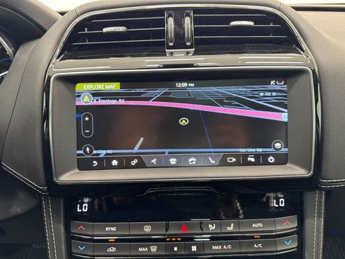 Used 2019 Jaguar F-PACE R-Sport image 28
