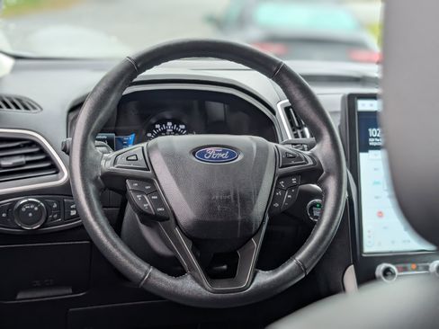 Used 2022 Ford Edge SEL w/ Convenience Package image 16