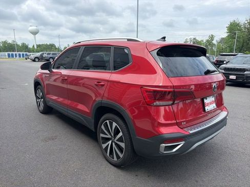 Used 2024 Volkswagen Taos SE w/ Panoramic Sunroof Package FWD image 11