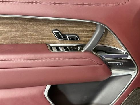 Used 2025 Land Rover Range Rover Long Wheelbase Autobiography image 12