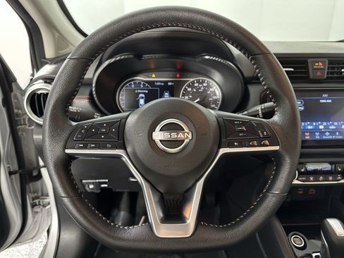 Used 2025 Nissan Versa SR image 18