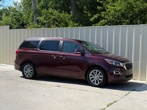 Used 2020 Kia Sedona EX FWD image 3