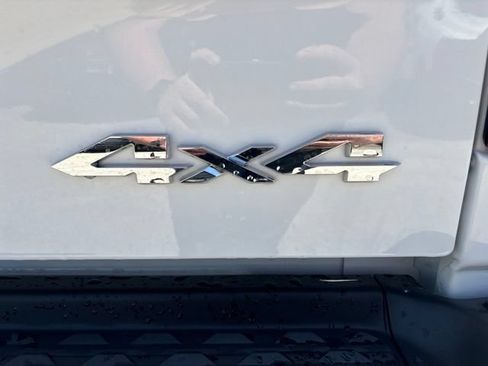 New 2026 RAM 2500 Laramie AWD/4WD image 13