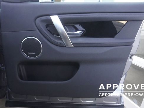 Used 2025 Land Rover Discovery Sport S image 21