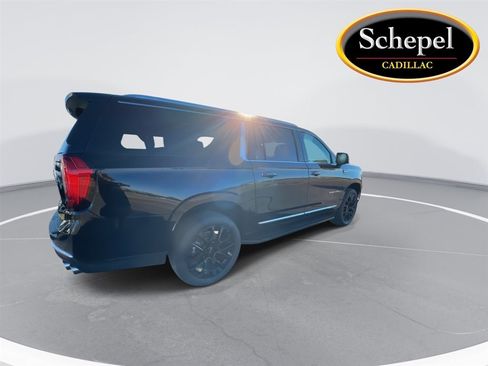 Used 2024 GMC Yukon XL Denali image 8
