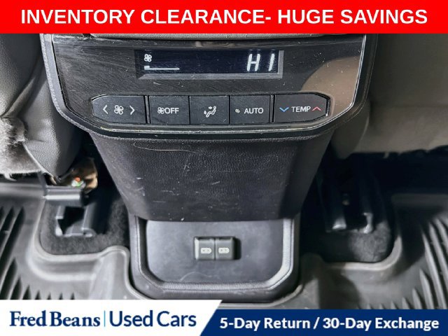 Used 2022 Toyota Highlander XLE AWD/4WD image 32