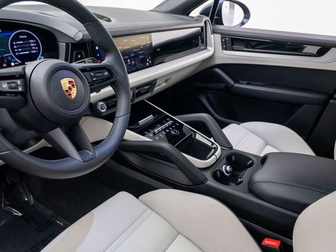 Certified 2024 Porsche Cayenne Coupe AWD/4WD image 13