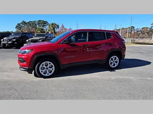 Used 2025 Jeep Compass Sport image 28