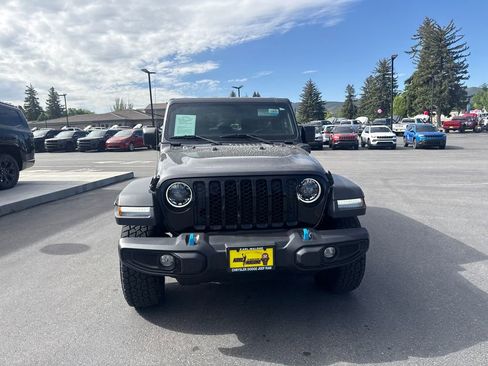 Used 2023 Jeep Wrangler Unlimited w/ Cold Weather Group AWD/4WD image 2