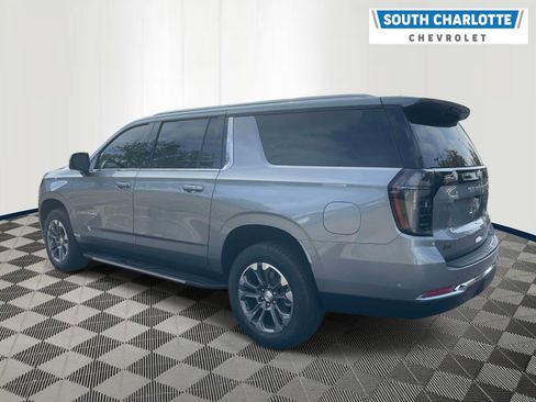 Used 2025 Chevrolet Suburban LT w/ Comfort Package AWD/4WD image 6