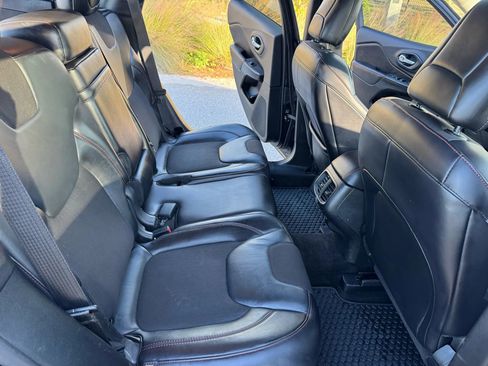 Used 2016 Jeep Cherokee Trailhawk w/ Comfort/Convenience Group image 14