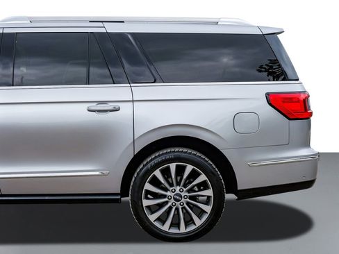 Used 2020 Lincoln Navigator L Reserve RWD image 11