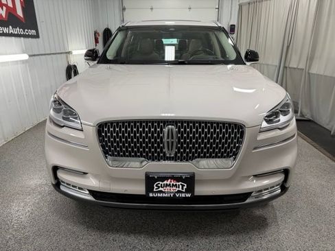 Used 2020 Lincoln Aviator Reserve w/ Equipment Group 202A AWD/4WD image 2