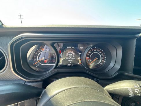 Used 2024 Jeep Wrangler Unlimited Rubicon w/ Technology Group AWD/4WD image 15