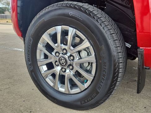 Used 2024 Toyota Tacoma Limited w/ Limited Package (LT) image 24