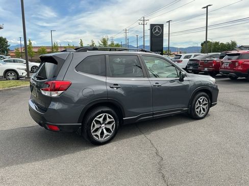 Used 2020 Subaru Forester Premium AWD/4WD image 7