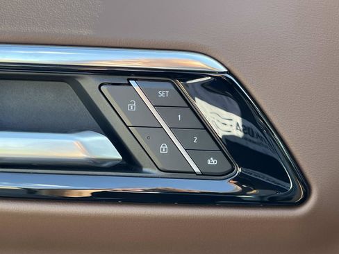 Used 2025 Chevrolet Tahoe High Country RWD image 32