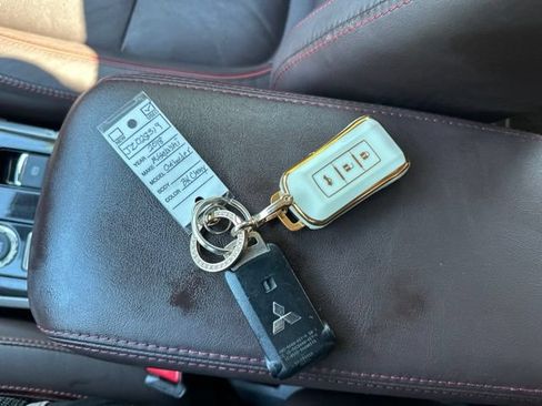 Used 2018 Mitsubishi Outlander SEL AWD/4WD image 48