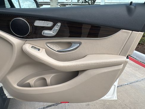 Used 2022 Mercedes-Benz GLC 300 image 30