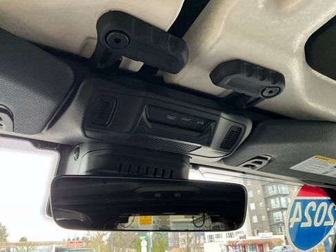 Used 2024 Jeep Wrangler Unlimited Rubicon w/ Technology Group image 17