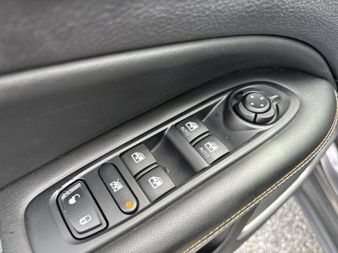 Used 2018 Jeep Compass Latitude w/ Popular Equipment Group FWD image 21