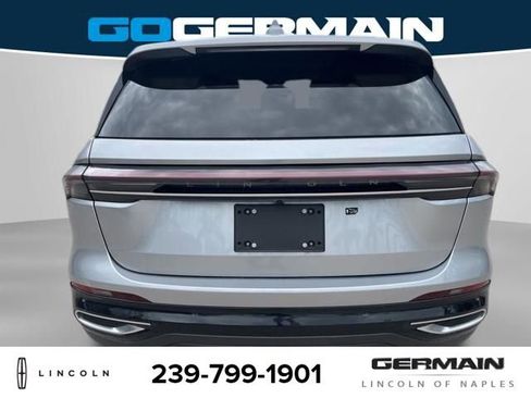 Used 2025 Lincoln Nautilus Premier AWD/4WD image 6