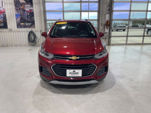 Used 2021 Chevrolet Trax LT w/ Driver Confidence Package AWD/4WD image 3