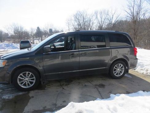 Used 2019 Dodge Grand Caravan SXT image 4