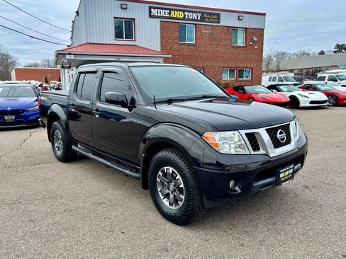 Used 2016 Nissan Frontier PRO-4X image 3