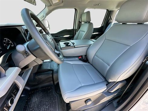New 2025 Ford F550 4x4 Crew Cab image 13