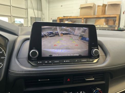 Used 2025 Nissan Rogue SV FWD image 36