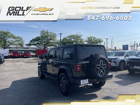 Used 2024 Jeep Wrangler Unlimited Sahara AWD/4WD image 9