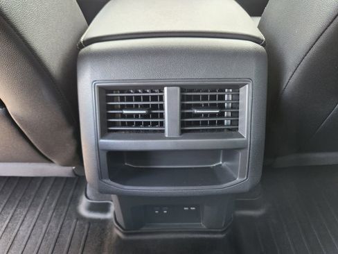 Used 2021 Volkswagen Atlas Cross Sport SE image 10