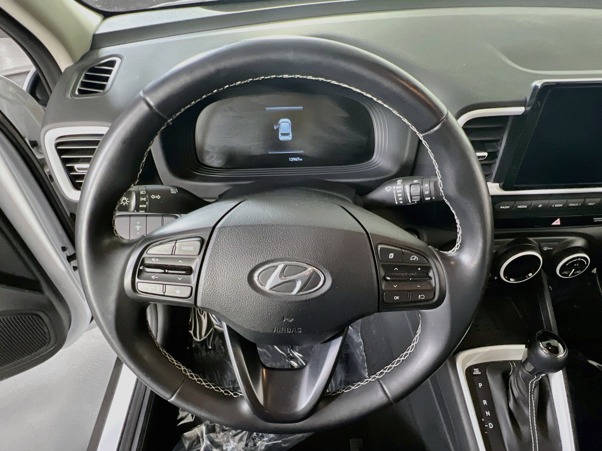 Used 2023 Hyundai Venue Limited FWD image 11
