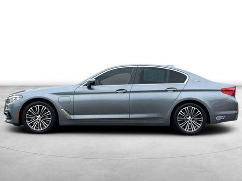 Used 2018 BMW 530e w/ Premium Package 2 image 3