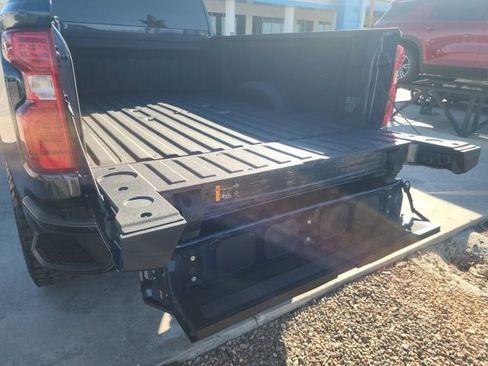 Used 2023 Chevrolet Silverado 2500 Custom w/ Custom Value Package image 15