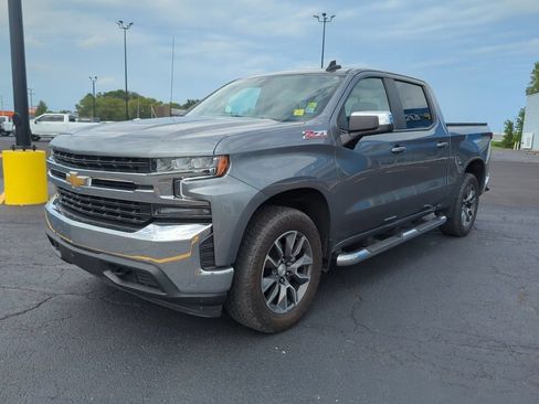Used 2021 Chevrolet Silverado 1500 LT w/ Z71 Off-Road Package AWD/4WD image 2