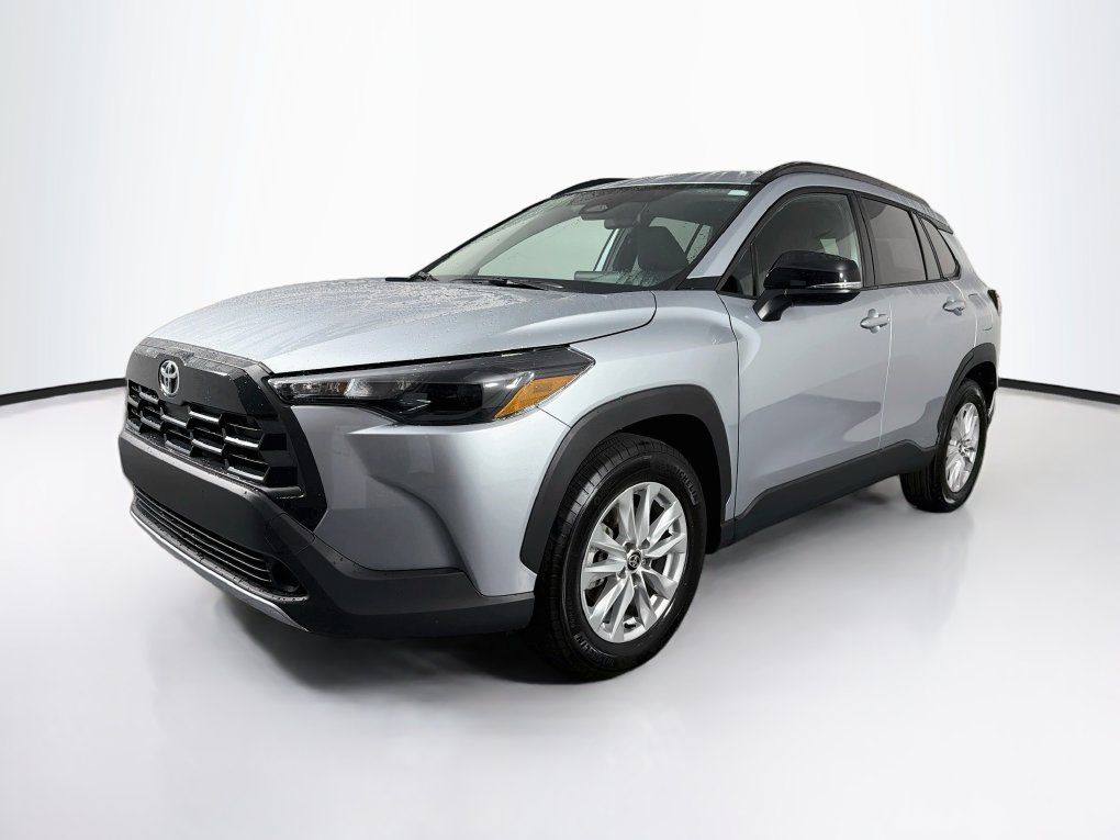 Used 2026 Toyota Corolla Cross LE FWD image 3