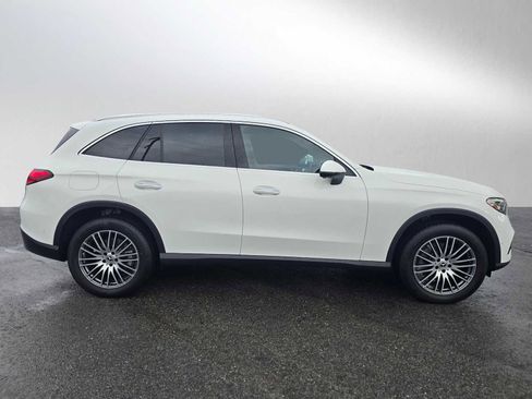 Used 2026 Mercedes-Benz GLC 300 image 2