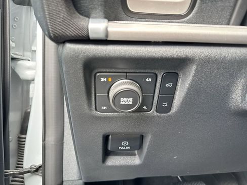 Used 2025 Ford Expedition Active AWD/4WD image 19