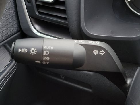 Used 2023 Nissan Rogue SV image 29